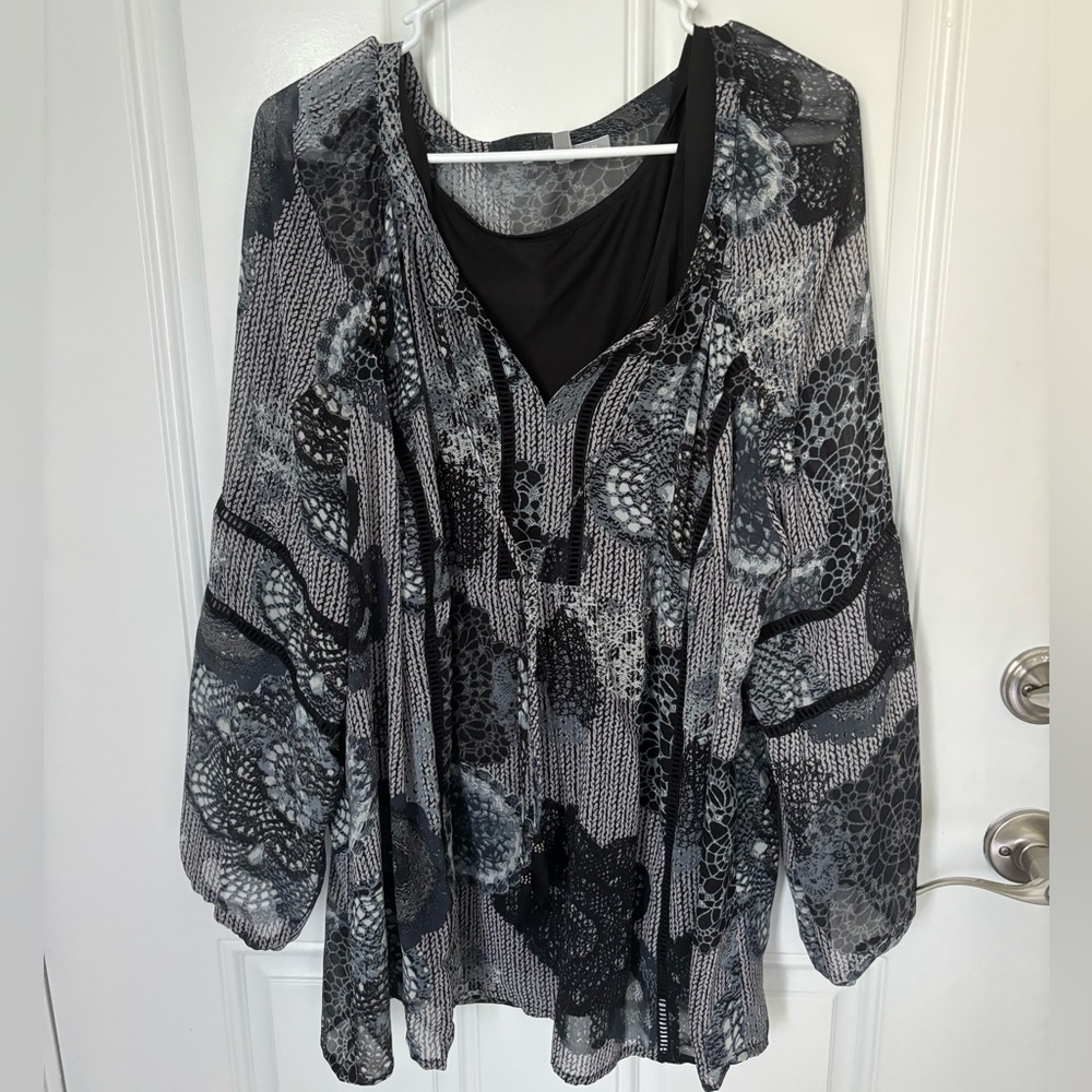 Women’s Black & Gray Lace-Print Blouse
